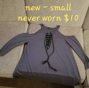 Long sleeve - cut out shoulder - lace up front
